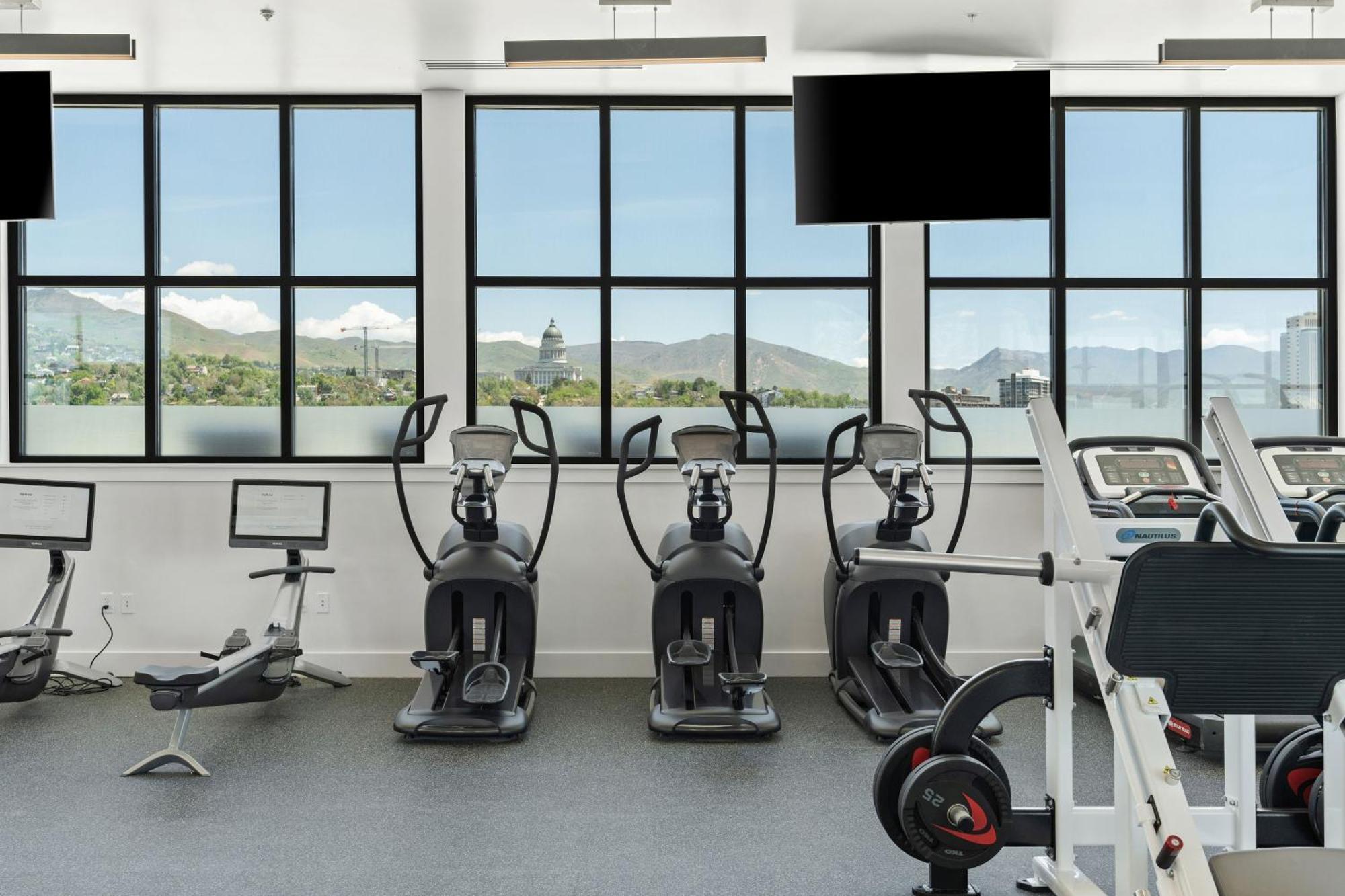 Outstanding Amenities-New Complex- Downtown Luxury Apartment ซอลต์เลคซิตี้ ภายนอก รูปภาพ